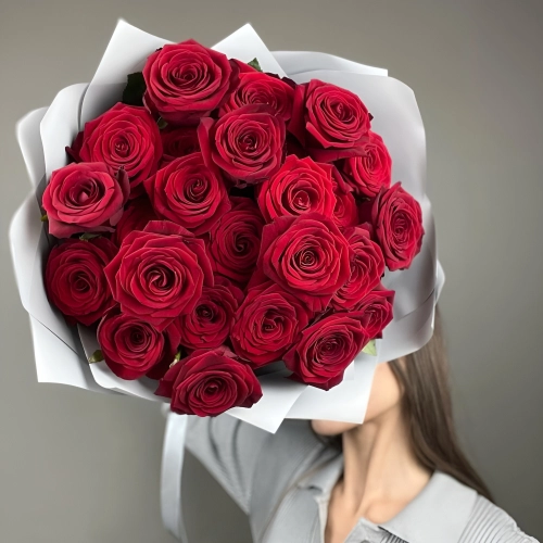 «Королевский бархат» – 25 роскошных красных роз из Эквадора  Барнаул Алтайский край