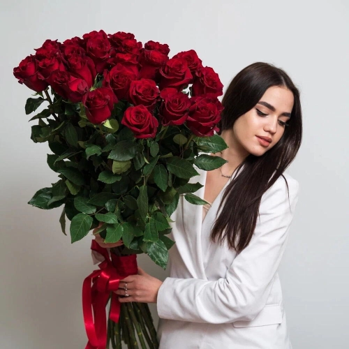 Роскошный букет «Эксплорер» – 25 красных роз для самых важных моментов Барнаул Алтайский край Роскошный букет «Эксплорер» – 25 красных роз для самых важных моментов Барнаул Алтайский край