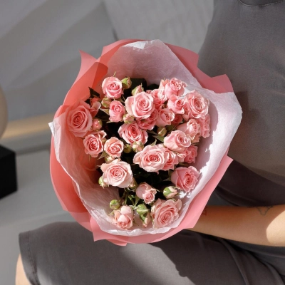 Букет «Поцелуй принцессы»  – нежные кустовые розы в королевском стиле Барнаул Алтайский край Букет «Поцелуй принцессы»  – нежные кустовые розы в королевском стиле Барнаул Алтайский край