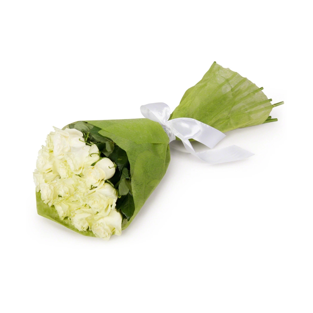 Букет из 15 белых роз в фетре Букет из 15 белых роз в фетре