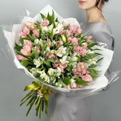 Букет «Гармония» – нежное сочетание белых и розовых альстромерий Барнаул Алтайский край Букет «Гармония» – нежное сочетание белых и розовых альстромерий Барнаул Алтайский край