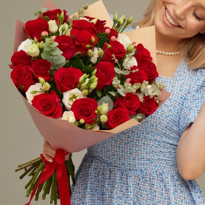 Роскошный букет для любимой женщины – 21 эквадорская роза и эустома Барнаул Алтайский край Роскошный букет для любимой женщины – 21 эквадорская роза и эустома Барнаул Алтайский край