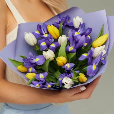 Букет из ирисов и тюльпанов «Весна» Барнаул Алтайский край Букет из ирисов и тюльпанов «Весна» Барнаул Алтайский край
