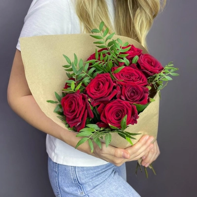 Букет из 9 красных роз с фисташкой – гармония страсти и свежести Барнаул Алтайский край Букет из 9 красных роз с фисташкой – гармония страсти и свежести Барнаул Алтайский край