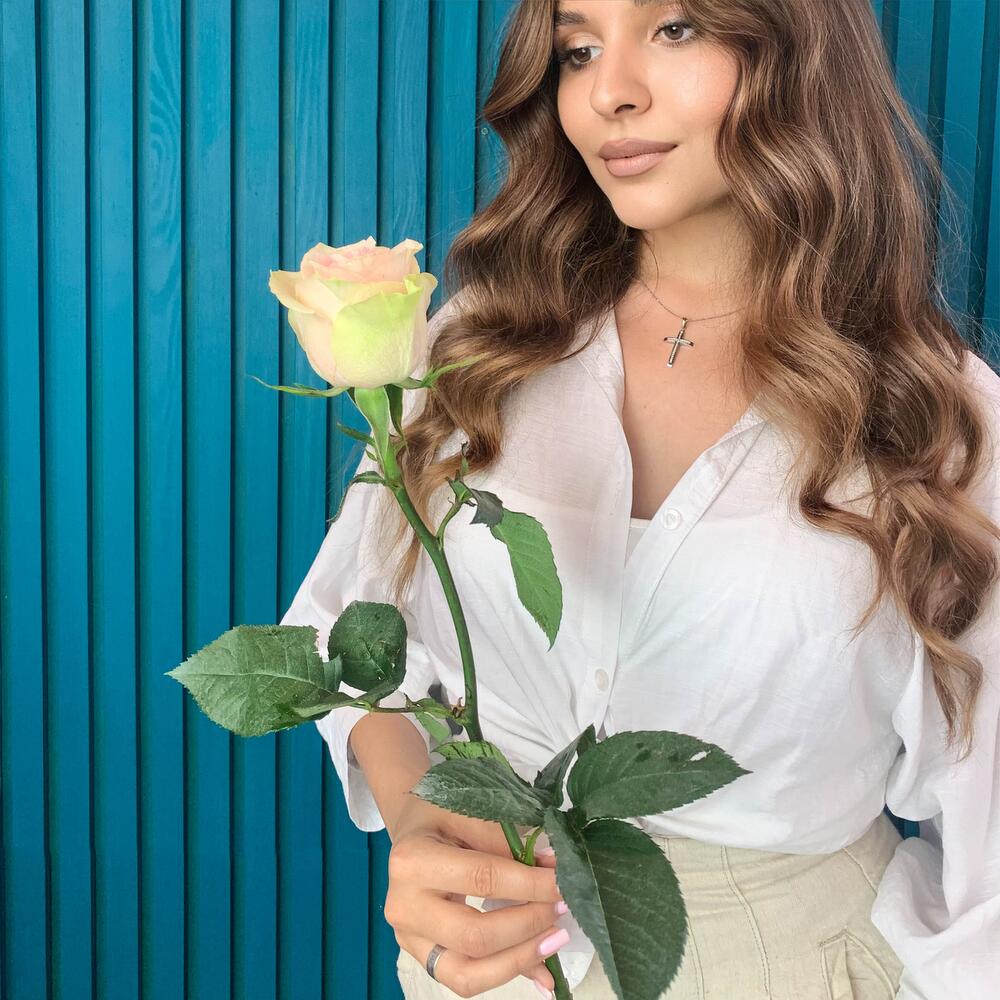 Комплимент из розовой эквадорской розы – минимализм роскоши Барнаул Алтайский край